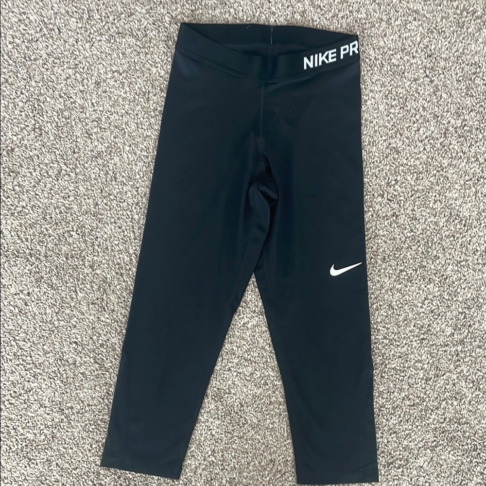 Nike Black Athletic Cropped Leggings - Picture 1 of 3